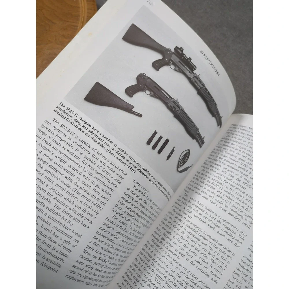 Streetsweepers‎ : The Complete Book of Combat Shotguns by Duncan Long 1987